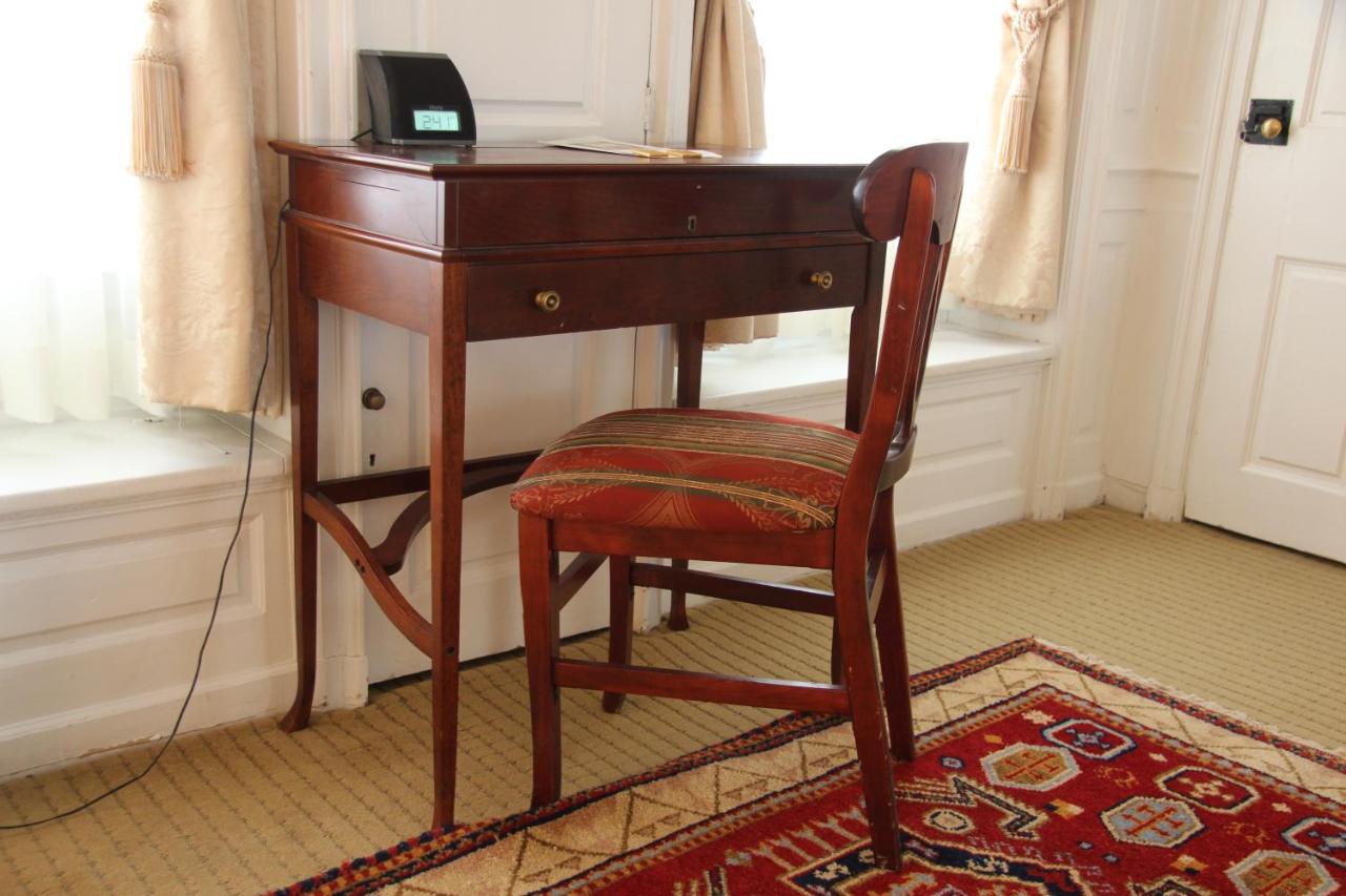 Morris House 3*