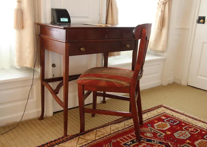 Morris House Hotel